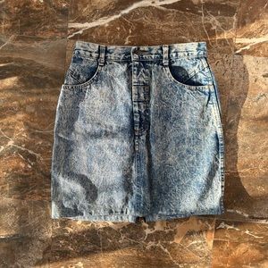 ACID WASH MINI DENIM SKIRT